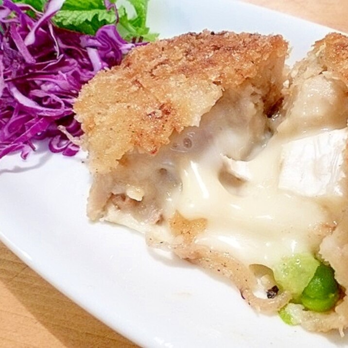 チーズがとろ~り。肉じゃがコロッケ